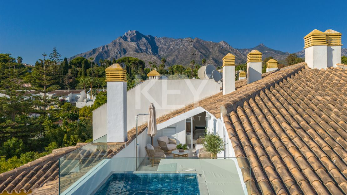 Ático dúplex de lujo con vistas panorámicas en la Milla de Oro de Marbella