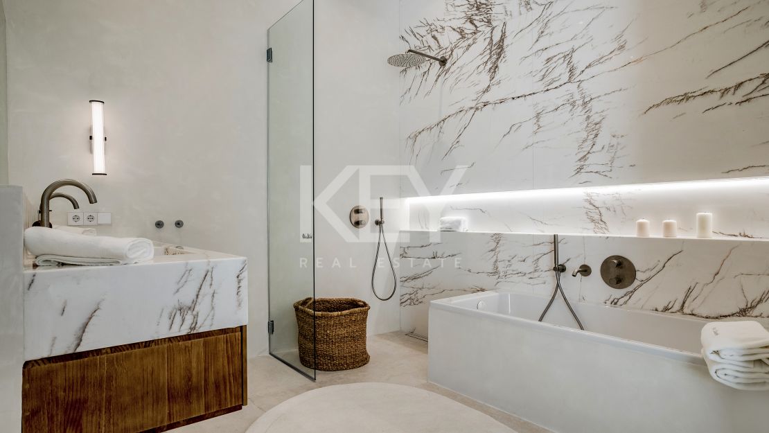 Ático dúplex de lujo con vistas panorámicas en la Milla de Oro de Marbella