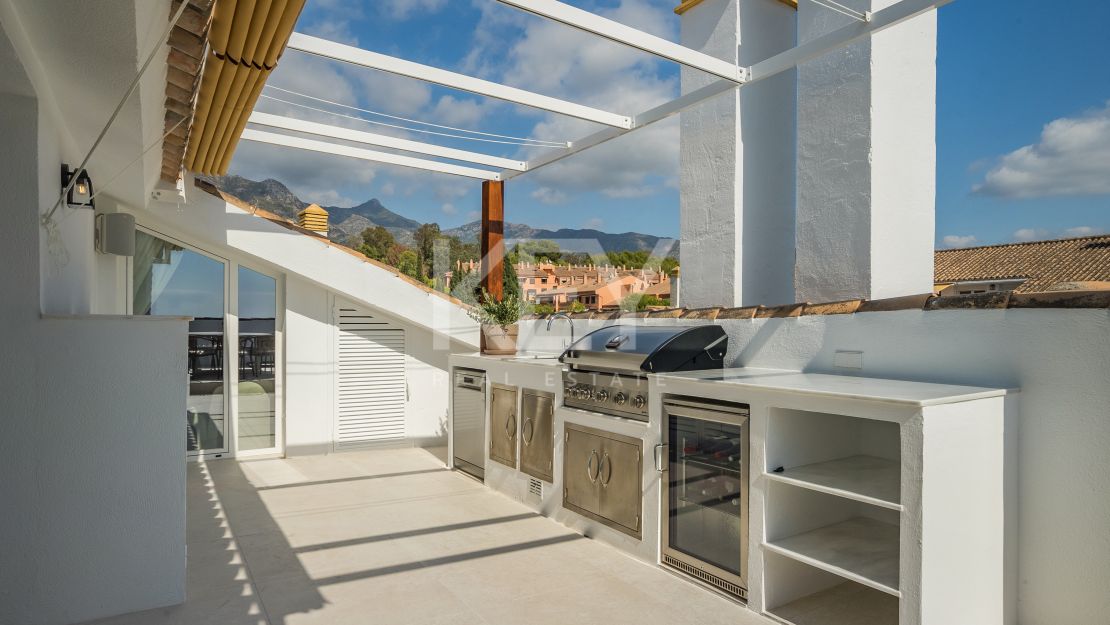 Ático dúplex de lujo con vistas panorámicas en la Milla de Oro de Marbella
