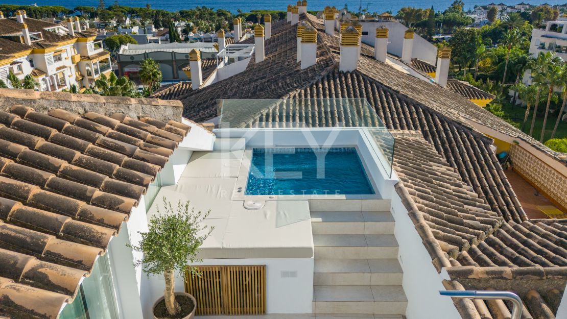 Ático dúplex de lujo con vistas panorámicas en la Milla de Oro de Marbella