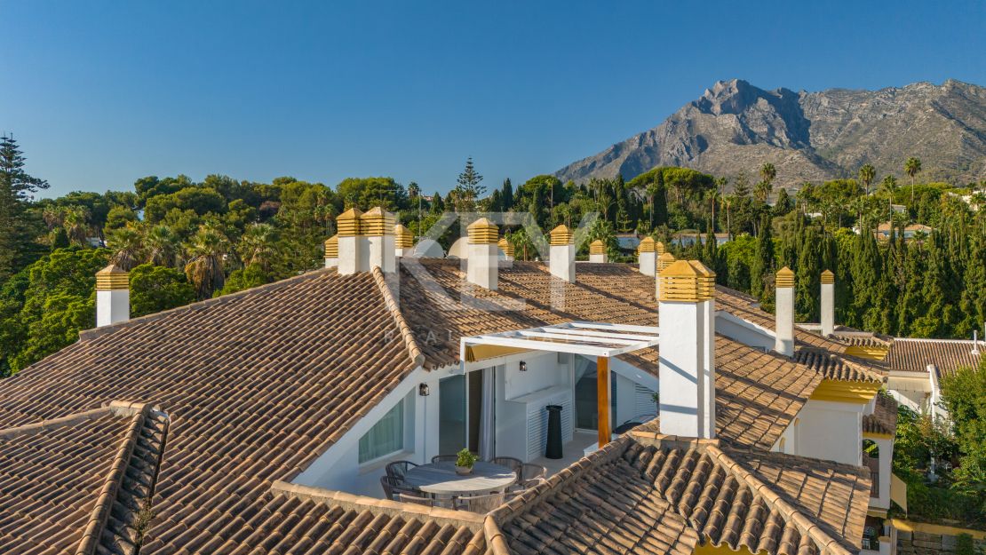 Ático dúplex de lujo con vistas panorámicas en la Milla de Oro de Marbella