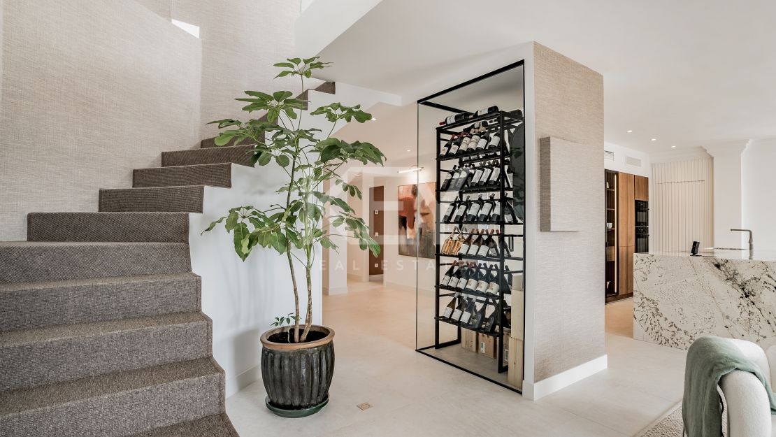 Ático dúplex de lujo con vistas panorámicas en la Milla de Oro de Marbella