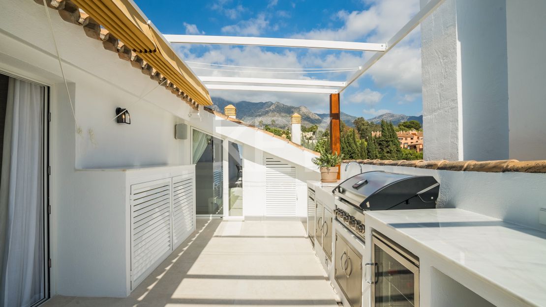 Ático dúplex de lujo con vistas panorámicas en la Milla de Oro de Marbella