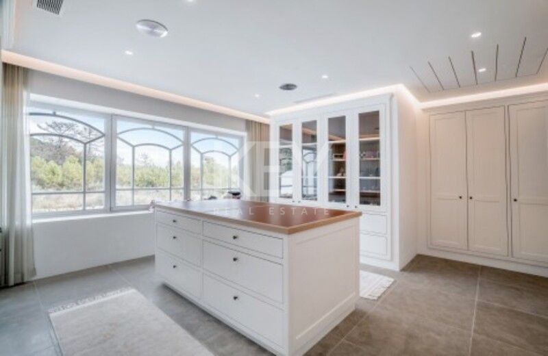 Amazing Villa in Marbella Club Golf Resort with Panoramic Mediterranean Views in Benahavis