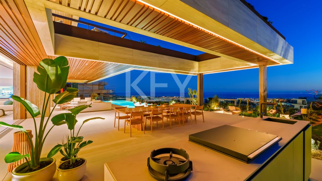 Lujosa Villa con vistas panorámicas al mar a minutos de Puerto Banús en La Quinta, Benahavis