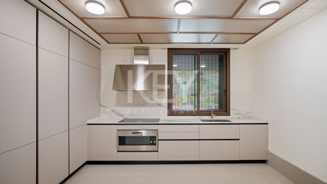 Lujosa Villa con vistas panorámicas al mar a minutos de Puerto Banús en La Quinta, Benahavis