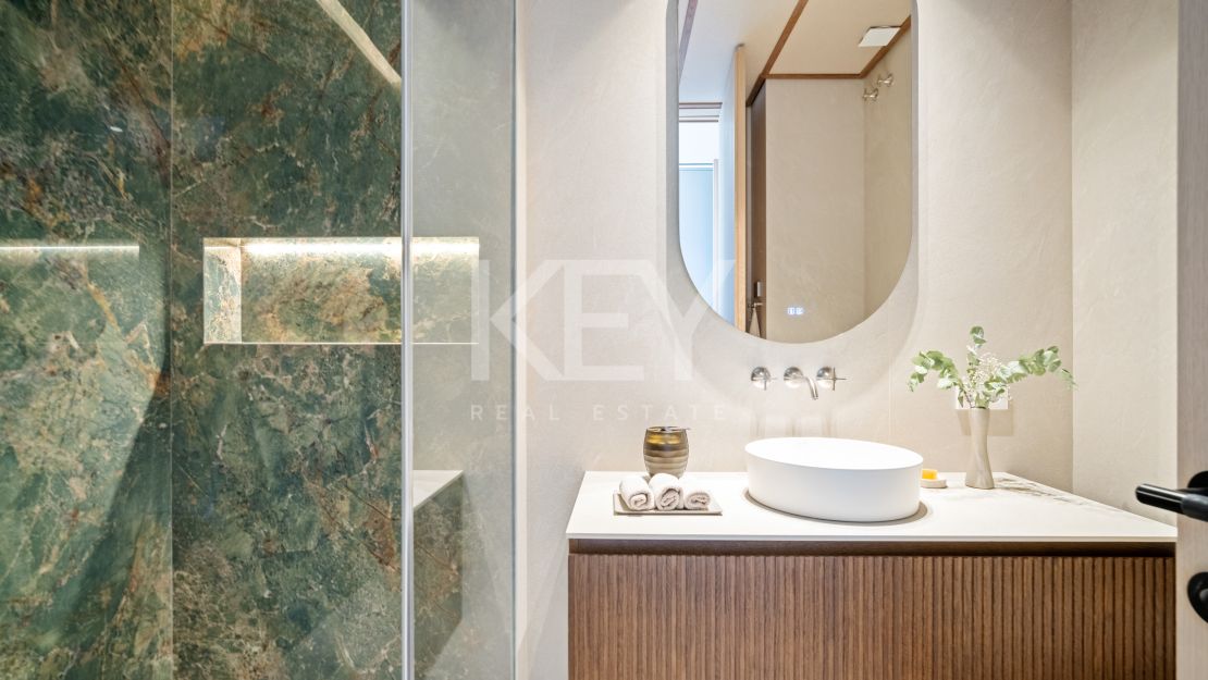 Lujosa Villa con vistas panorámicas al mar a minutos de Puerto Banús en La Quinta, Benahavis