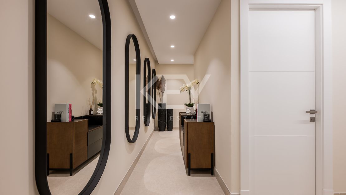 Beachfront elegance: luxury apartment in Torre Bermeja, Estepona