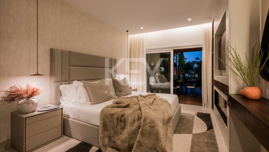 Beachfront elegance: luxury apartment in Torre Bermeja, Estepona