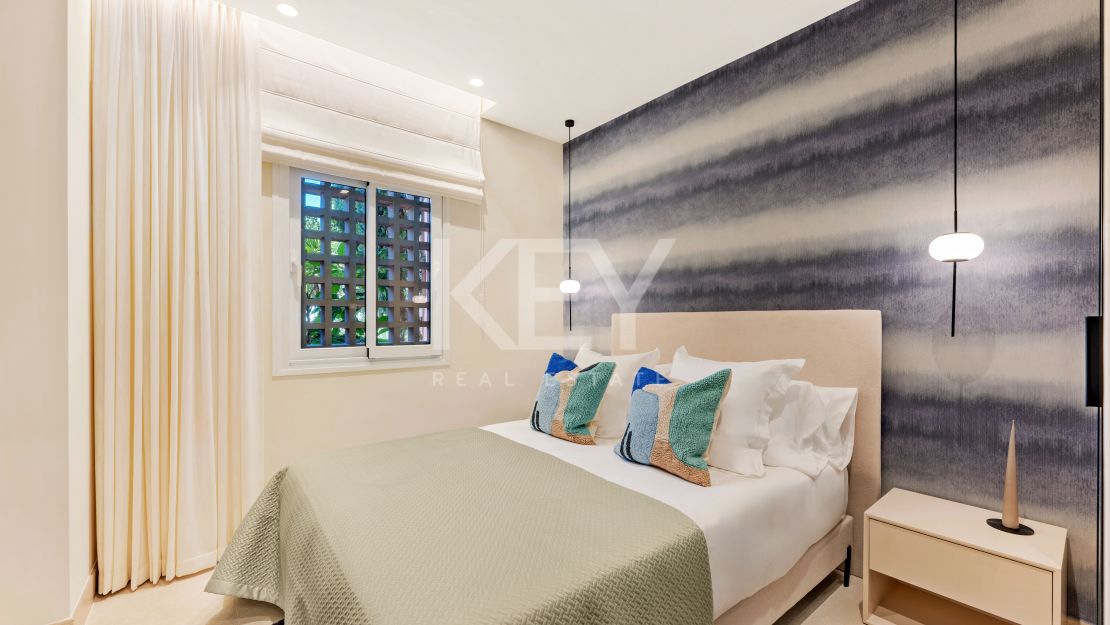 Beachfront elegance: luxury apartment in Torre Bermeja, Estepona