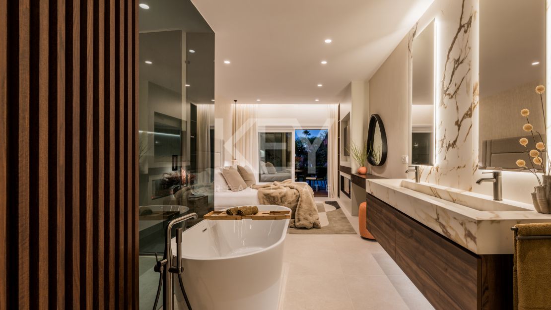 Beachfront elegance: luxury apartment in Torre Bermeja, Estepona