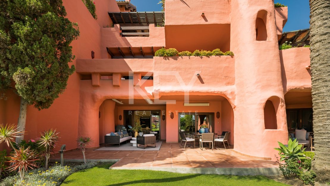 Beachfront elegance: luxury apartment in Torre Bermeja, Estepona
