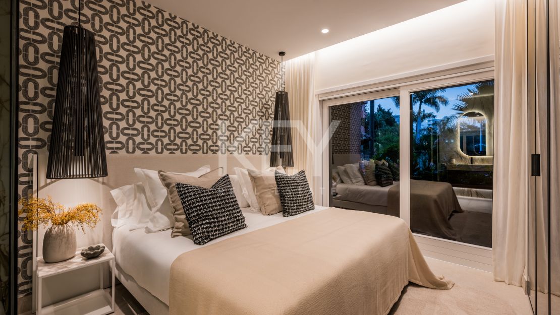 Beachfront elegance: luxury apartment in Torre Bermeja, Estepona