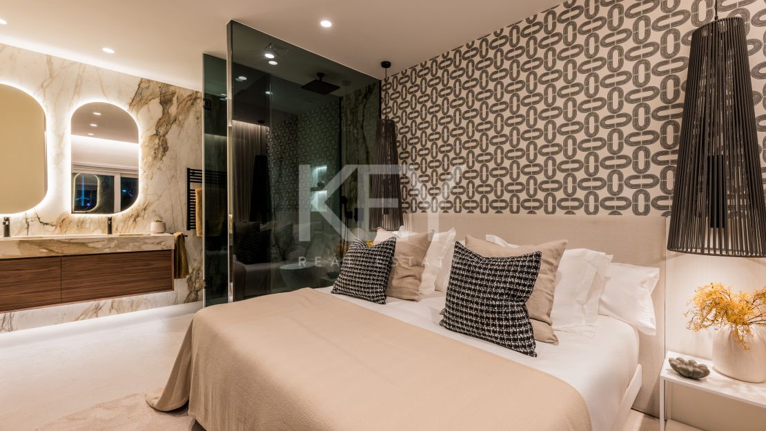 Beachfront elegance: luxury apartment in Torre Bermeja, Estepona