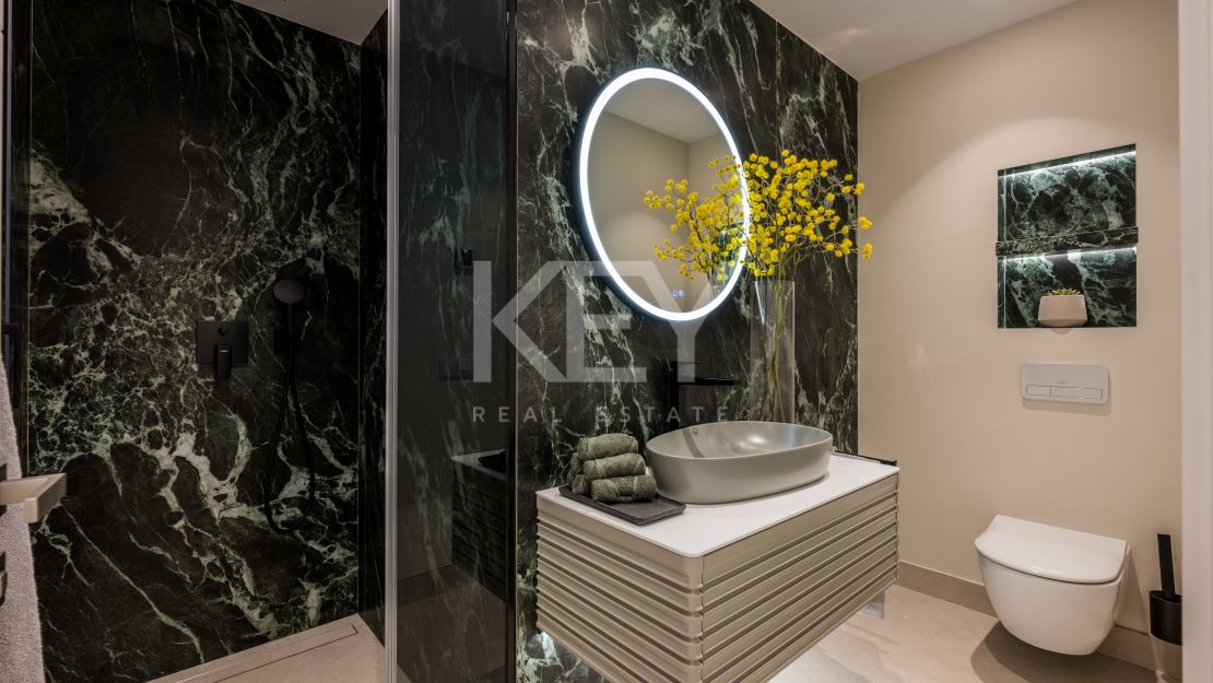 Beachfront elegance: luxury apartment in Torre Bermeja, Estepona