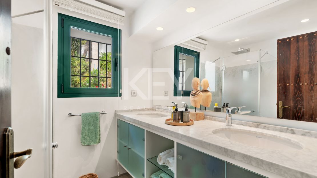 Роскошная вилла с 6 спальнями и панорамным видом в Эль-Мадроньяле, Бенахавис