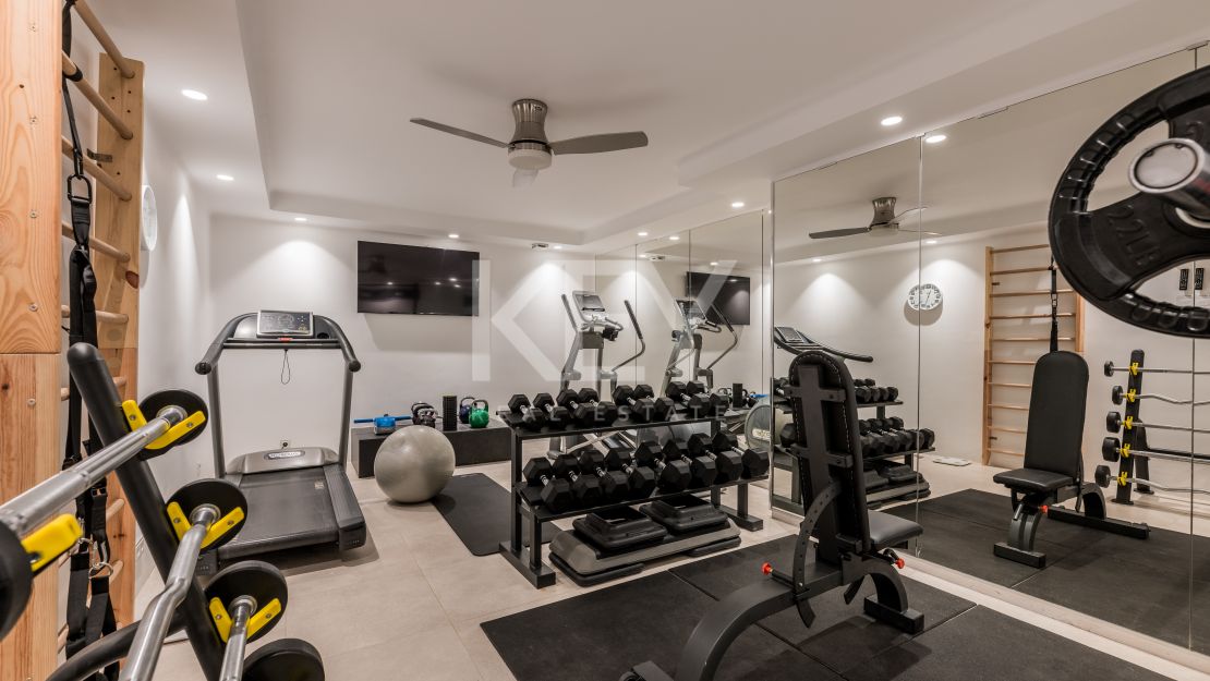 Роскошная вилла с 6 спальнями и панорамным видом в Эль-Мадроньяле, Бенахавис