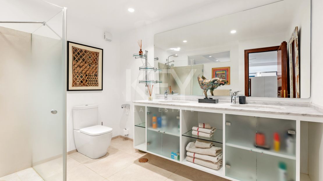 Роскошная вилла с 6 спальнями и панорамным видом в Эль-Мадроньяле, Бенахавис