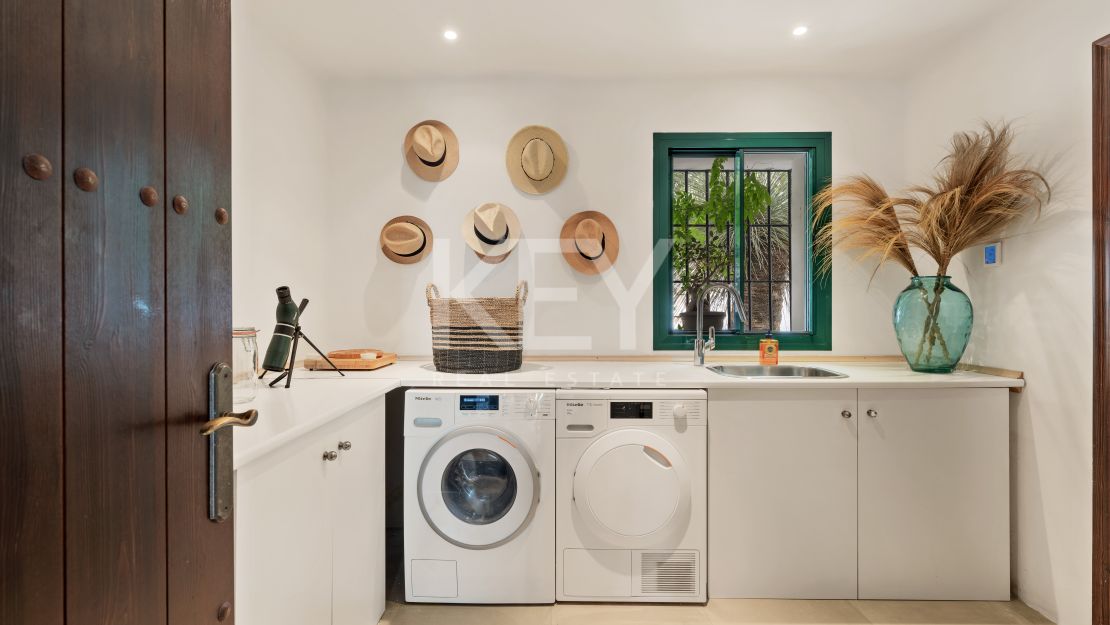 Роскошная вилла с 6 спальнями и панорамным видом в Эль-Мадроньяле, Бенахавис