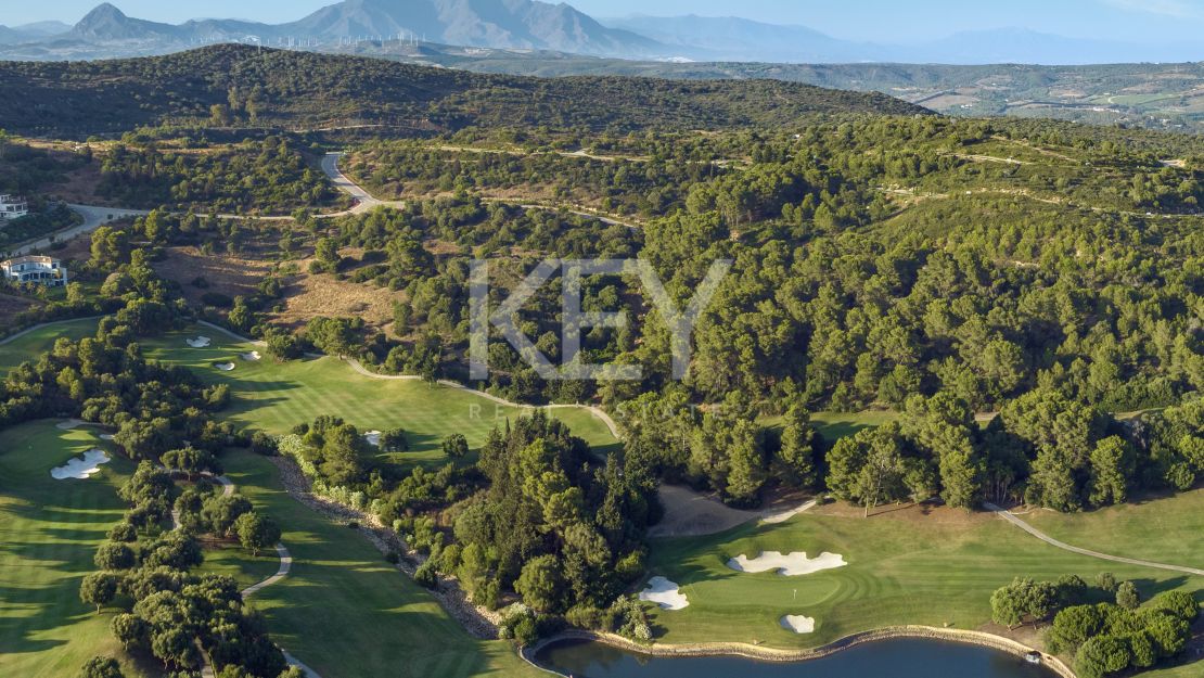 Участки вилл премиум-класса с видом на знаменитое побережье в Сотогранде