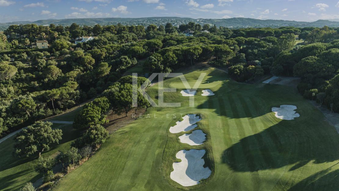 Участки вилл премиум-класса с видом на знаменитое побережье в Сотогранде