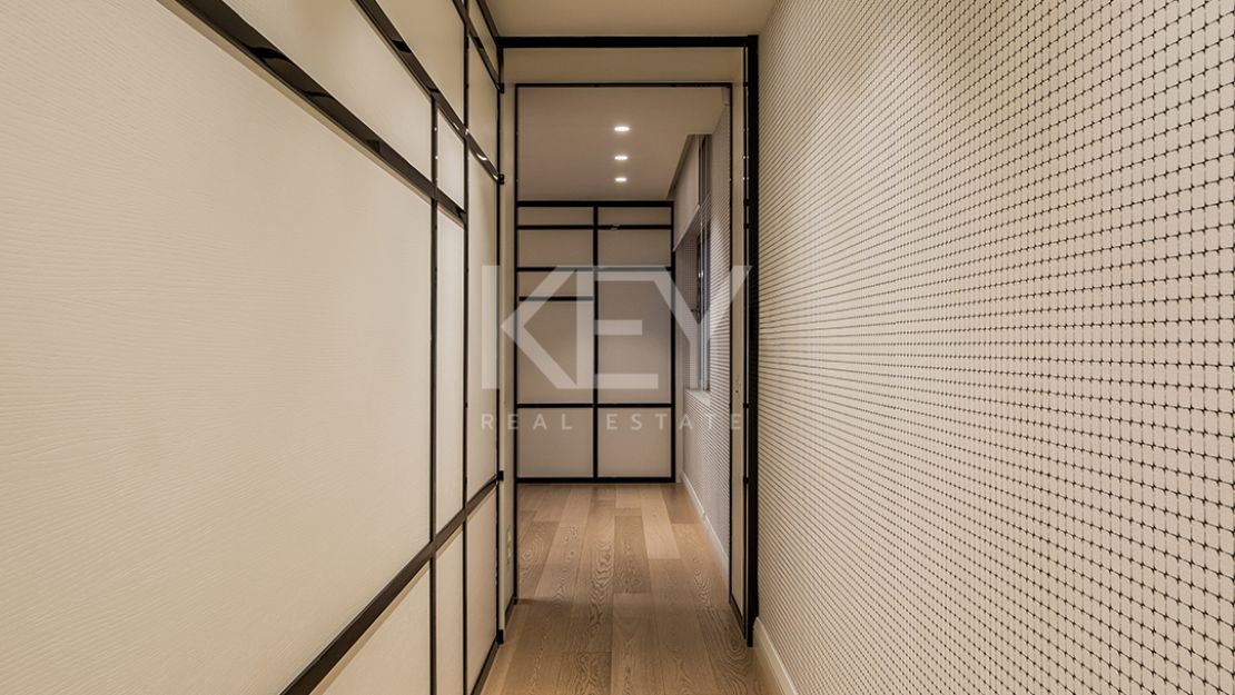 Lujoso ático junto a la playa con vistas panorámicas inigualables en Puerto Banús, Marbella