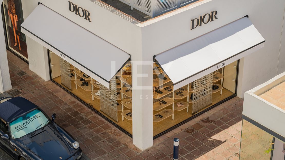 Lujoso ático junto a la playa con vistas panorámicas inigualables en Puerto Banús, Marbella