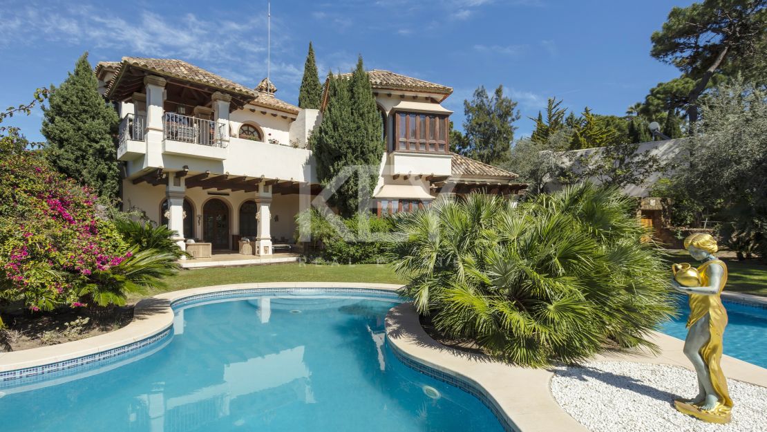 Villa de lujo con espectaculares vistas al valle y comodidades premium en La Zagaleta