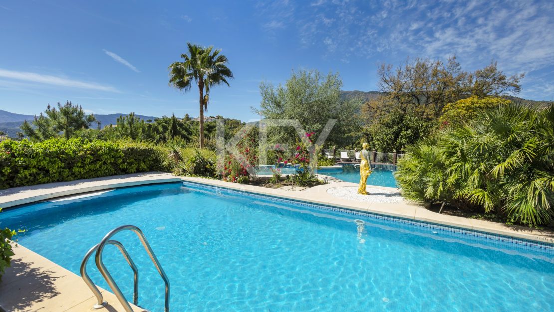 Villa de lujo con espectaculares vistas al valle y comodidades premium en La Zagaleta