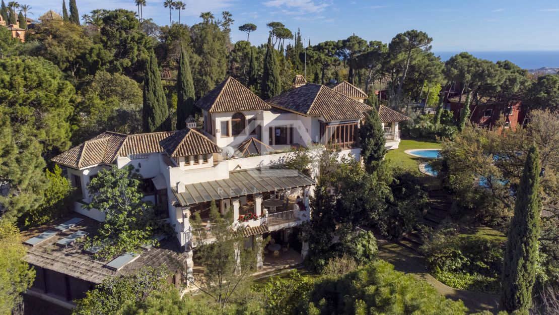 Villa de lujo con espectaculares vistas al valle y comodidades premium en La Zagaleta
