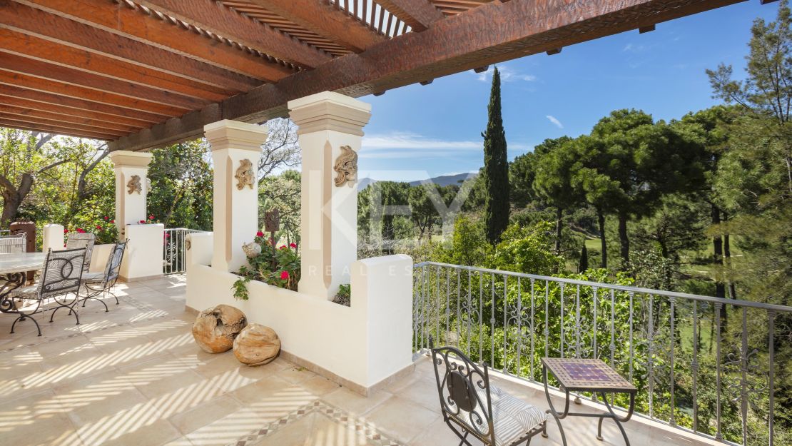 Villa de lujo con espectaculares vistas al valle y comodidades premium en La Zagaleta