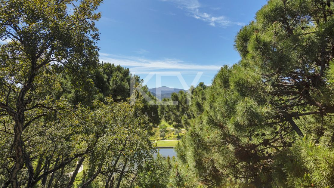Villa de lujo con espectaculares vistas al valle y comodidades premium en La Zagaleta