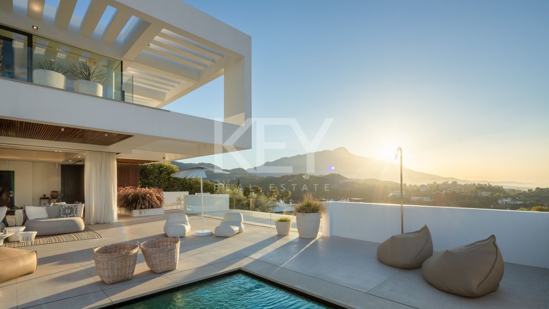 Villa moderna con vistas panorámicas y comodidades de alta gama en La Quinta, Benahavís