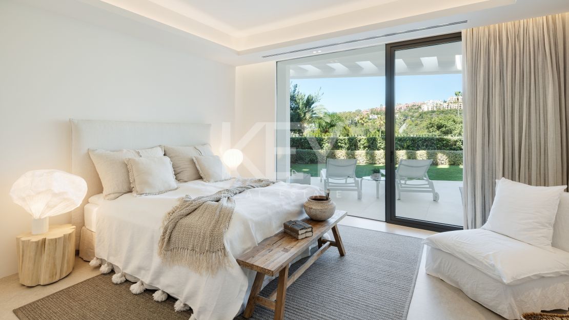 Villa moderna con vistas panorámicas y comodidades de alta gama en La Quinta, Benahavís