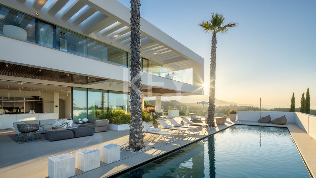 Modern Villa with panoramic views and high-end amenities in La Quinta, Benahavís