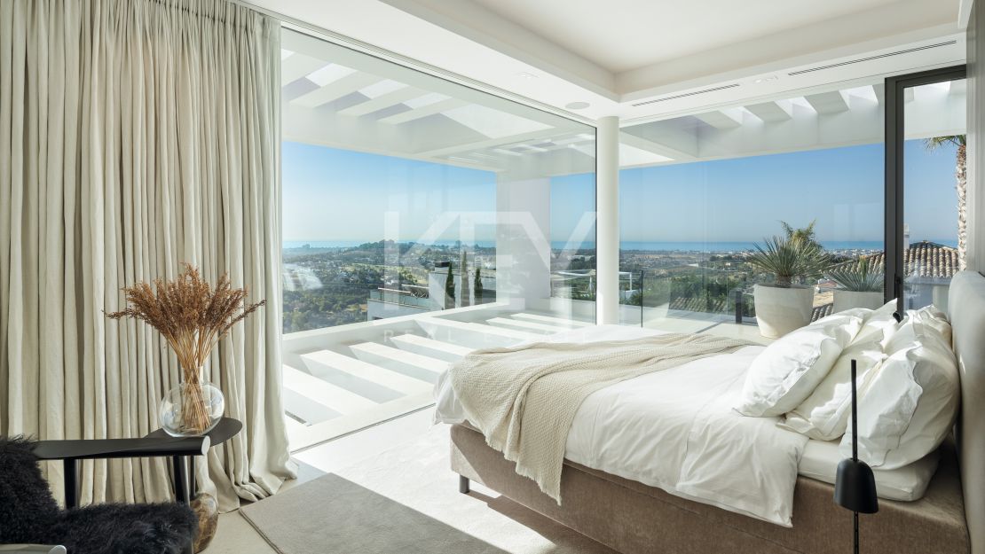 Villa moderna con vistas panorámicas y comodidades de alta gama en La Quinta, Benahavís