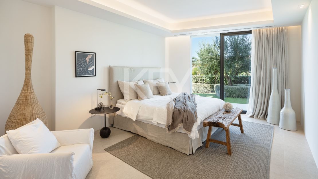 Villa moderna con vistas panorámicas y comodidades de alta gama en La Quinta, Benahavís