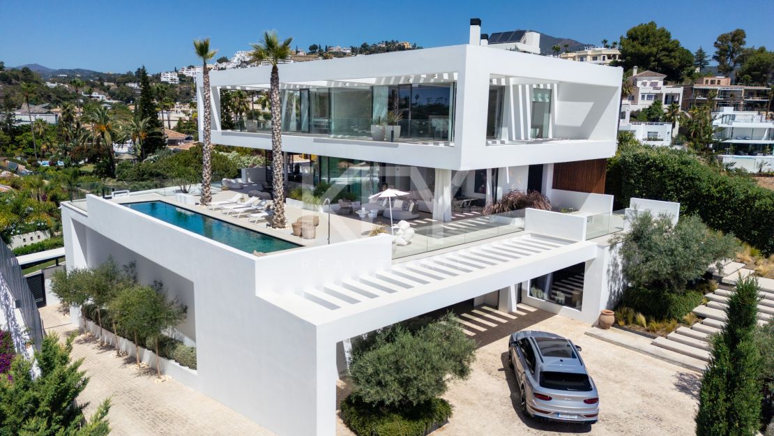 Villa moderna con vistas panorámicas y comodidades de alta gama en La Quinta, Benahavís