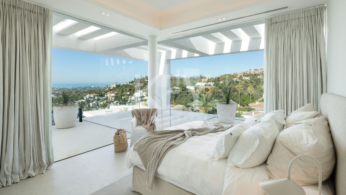 Villa moderna con vistas panorámicas y comodidades de alta gama en La Quinta, Benahavís