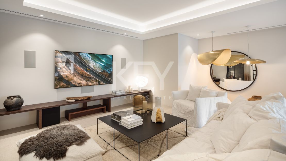 Villa moderna con vistas panorámicas y comodidades de alta gama en La Quinta, Benahavís