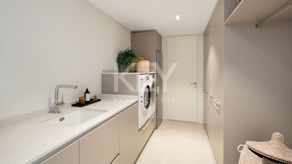 Villa moderna con vistas panorámicas y comodidades de alta gama en La Quinta, Benahavís