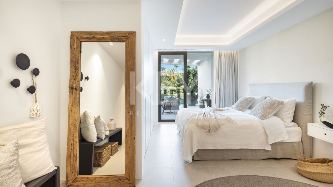 Villa moderna con vistas panorámicas y comodidades de alta gama en La Quinta, Benahavís