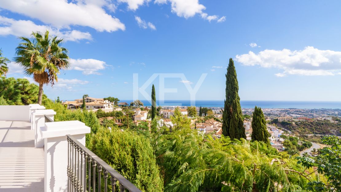 Эксклюзивная вилла с потрясающими панорамными видами в Эль-Мадроньяль, Бенахавис