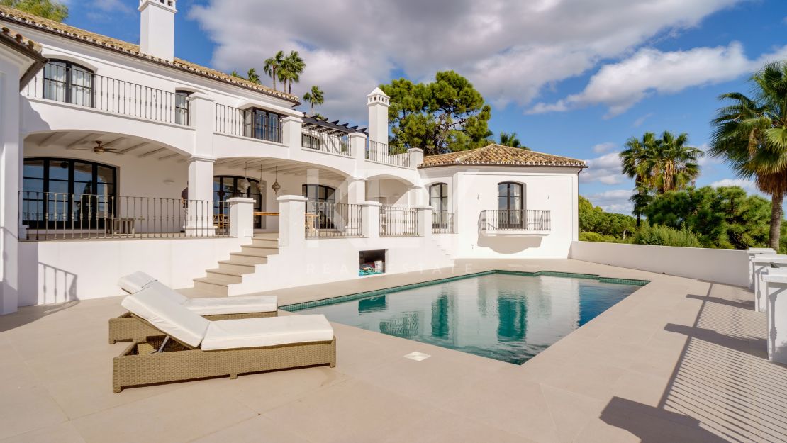 Эксклюзивная вилла с потрясающими панорамными видами в Эль-Мадроньяль, Бенахавис