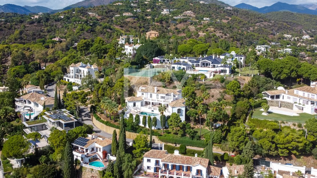 Эксклюзивная вилла с потрясающими панорамными видами в Эль-Мадроньяль, Бенахавис