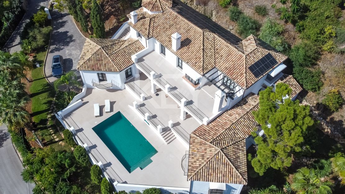 Эксклюзивная вилла с потрясающими панорамными видами в Эль-Мадроньяль, Бенахавис