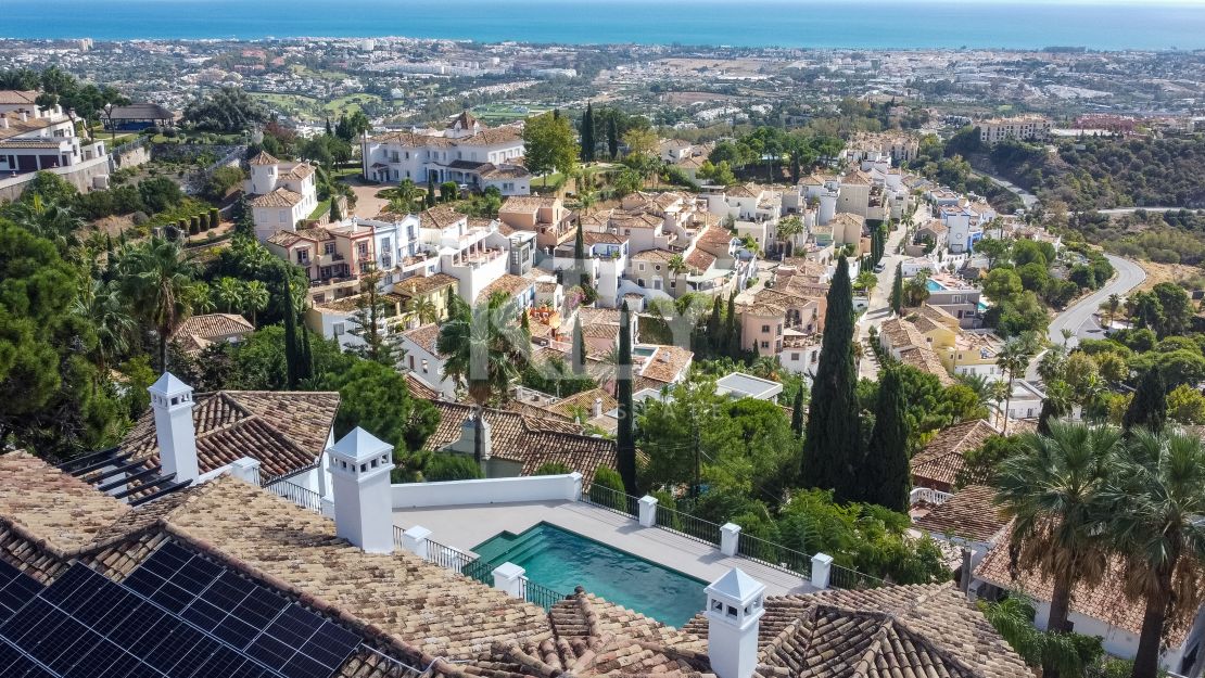 Эксклюзивная вилла с потрясающими панорамными видами в Эль-Мадроньяль, Бенахавис