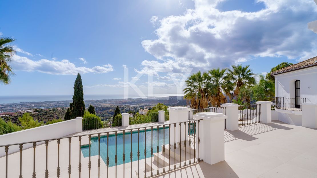 Эксклюзивная вилла с потрясающими панорамными видами в Эль-Мадроньяль, Бенахавис