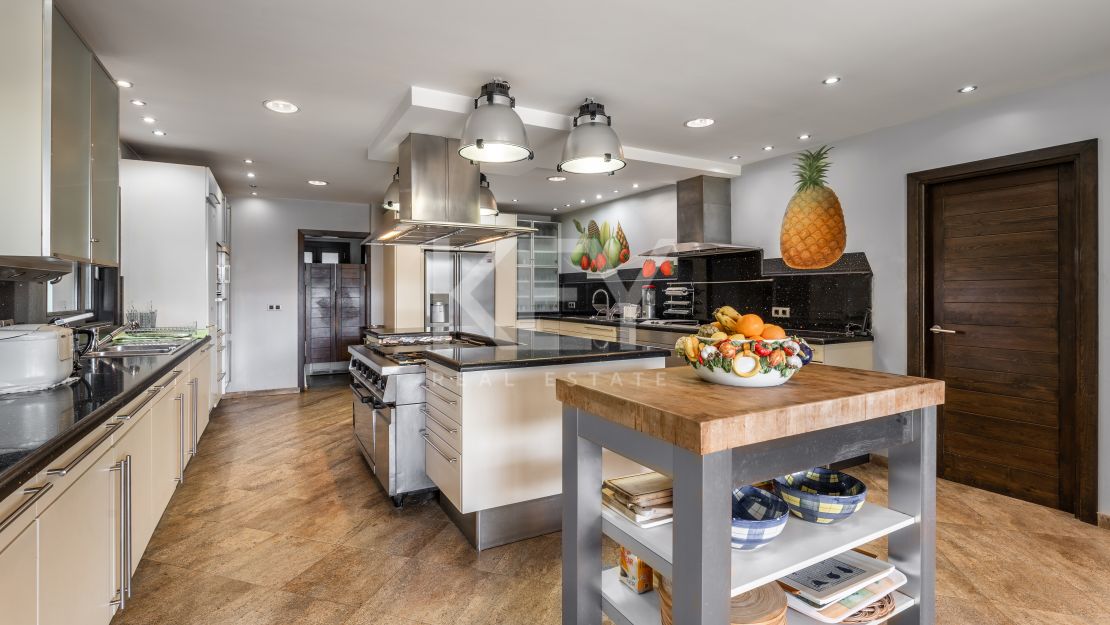 Exceptional Villa: luxury, space, and comfort near Puerto Banús in Paraiso Barronal, Estepona