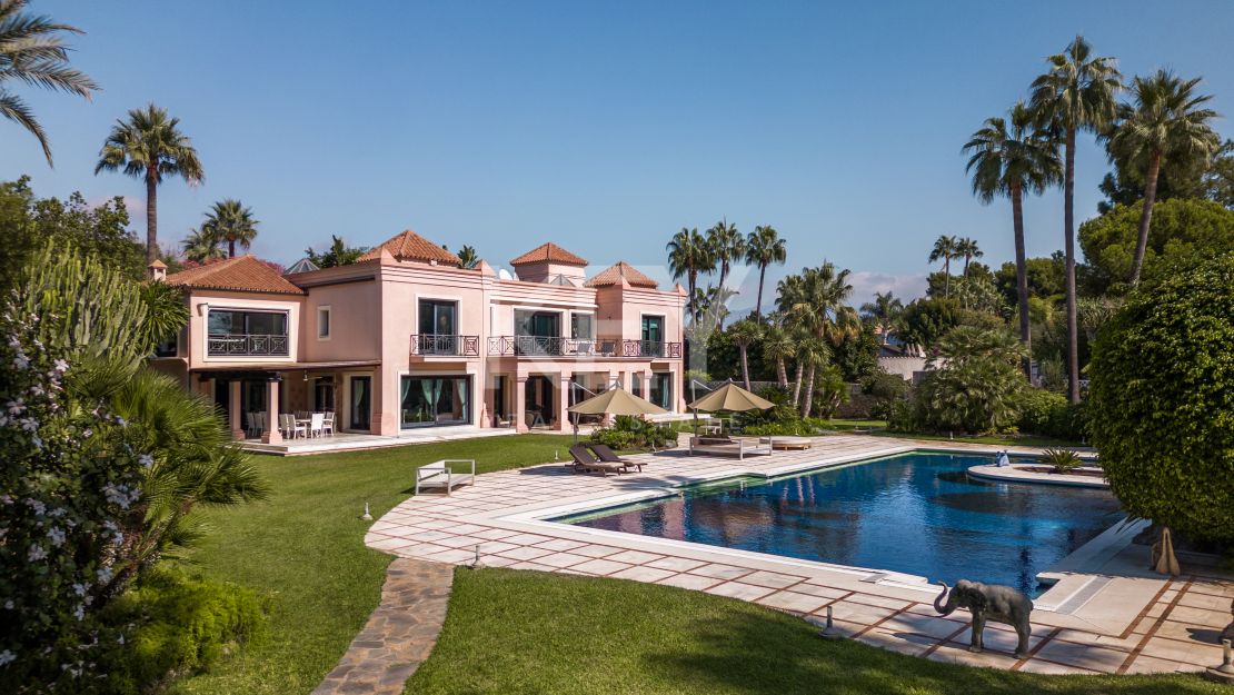 Villa excepcional: lujo, espacio y comodidad cerca de Puerto Banús en Paraíso Barronal, Estepona